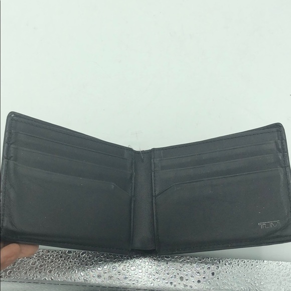 TUMI Men’s Black Leather Wallet - Picture 2 of 6